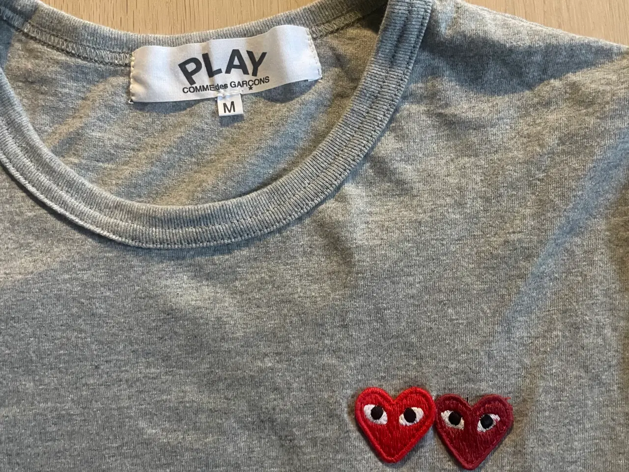 Billede 2 - Comme des Garçons Play grå t-shirt