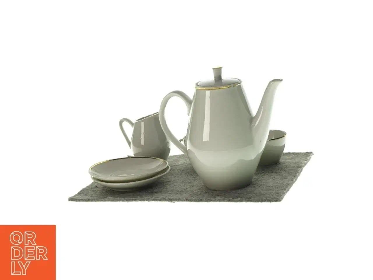 Billede 2 - te eller kaffestel i porcelæn til leg (str. 4 x 5 og 7 x 4 og 10 og 13 x 5cm)