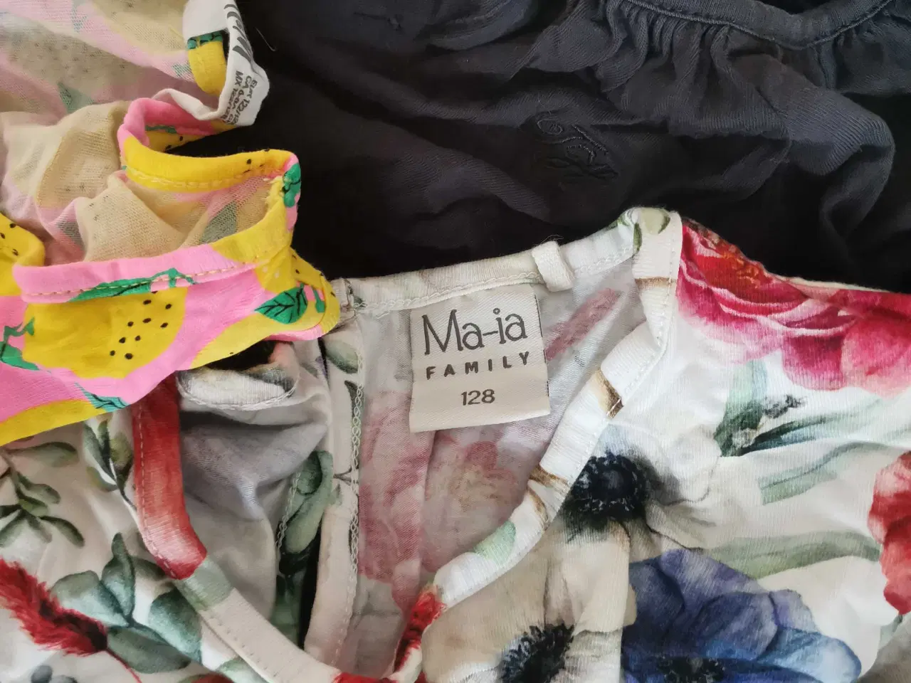 Billede 3 - Tøj pakke til piger str 128kjoler, bluser10 kr🌸 