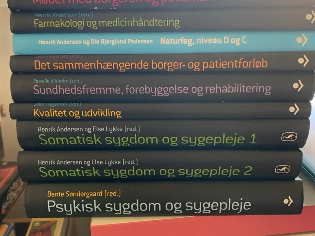 Billede 1 - Bøger til Social og Sundheds assistens uddannelse