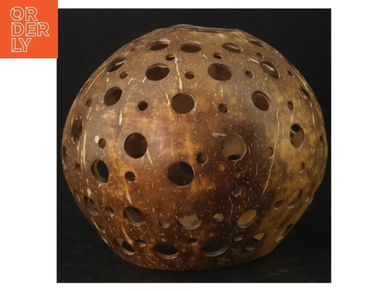 Billede 2 - Dekorativ kokosnødde-lampe (str. Ø. 10 cm. og ø, 5 cm)