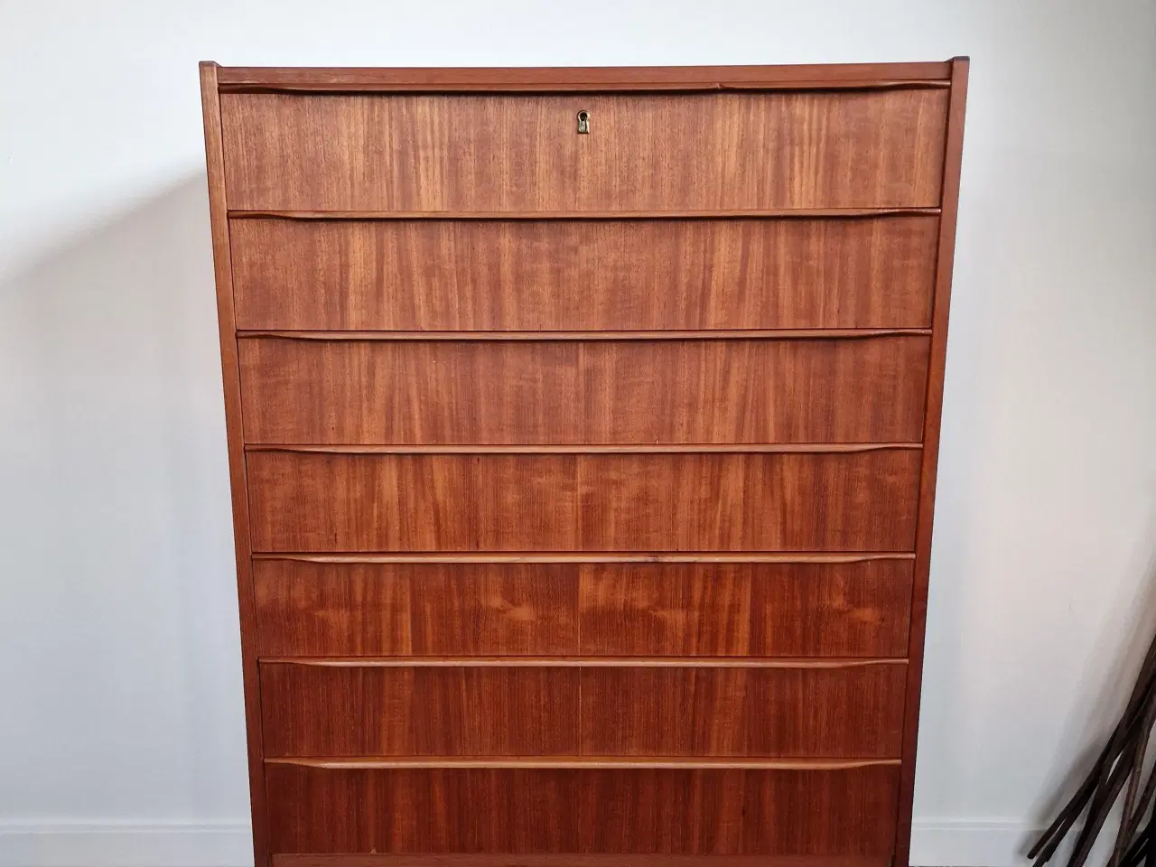 Billede 8 - Flot stilren "tallboy" kommode
