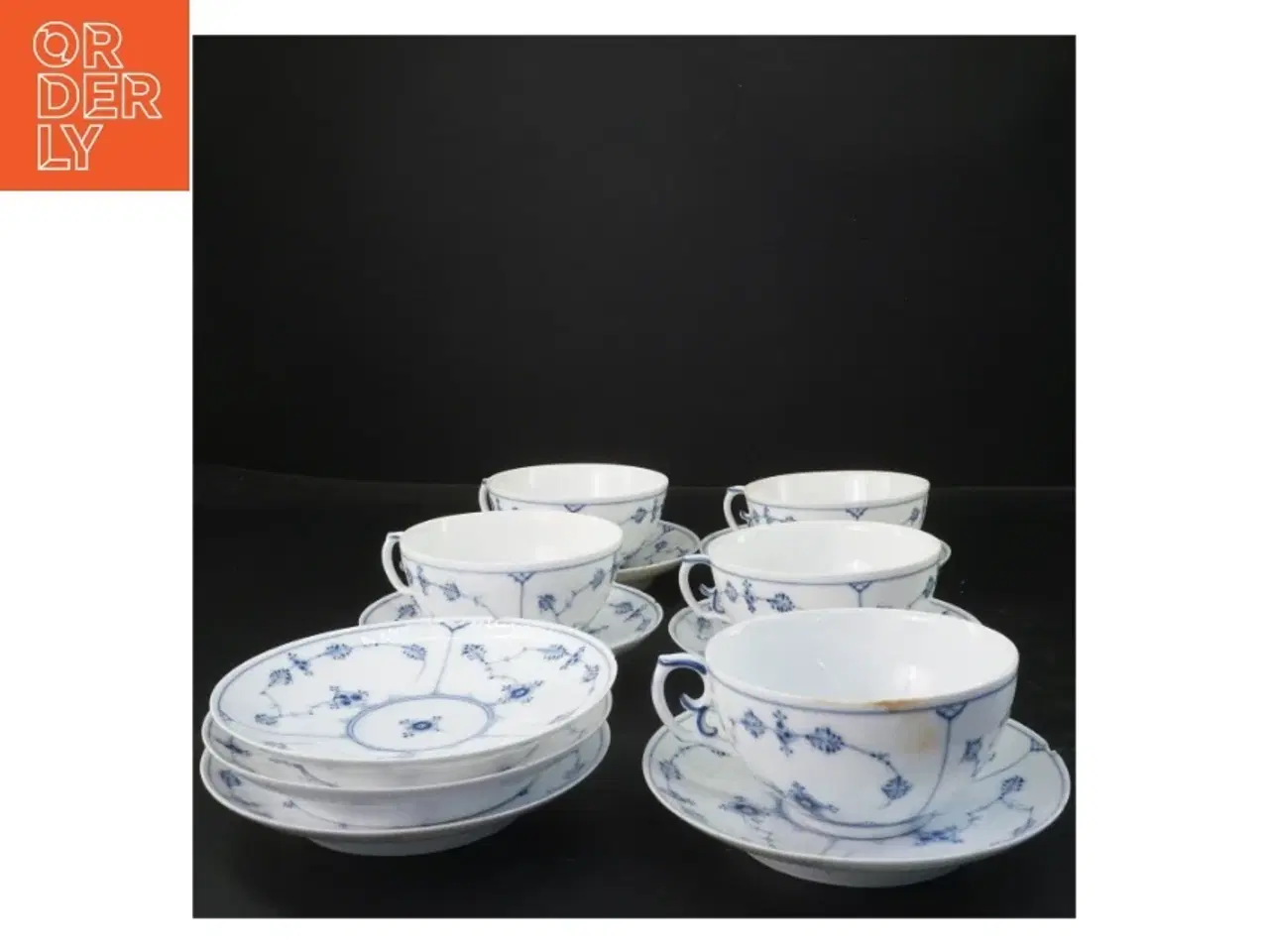 Billede 3 - Musselmalet tekop og underkop sæt fra Royal Copenhagen (str. Ø 10 cm og ø 14 cm)