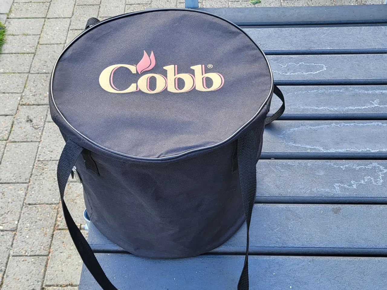 Billede 1 - Cobb kulgrill med div. tilbehør samt kul.