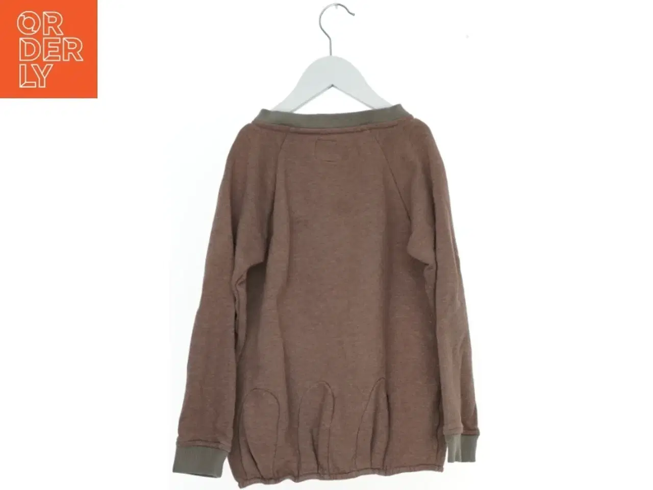 Billede 2 - Brun sweatshirt med design fra Svært Fint (str. 128)