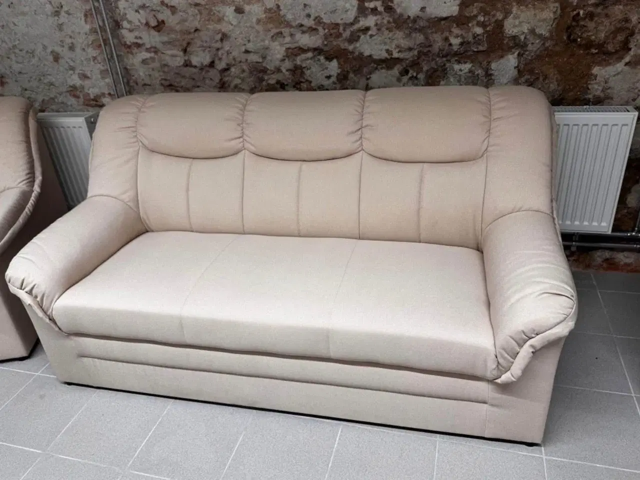 Billede 3 - Sofasæt 3+1+1 i lys beige kunstlæder