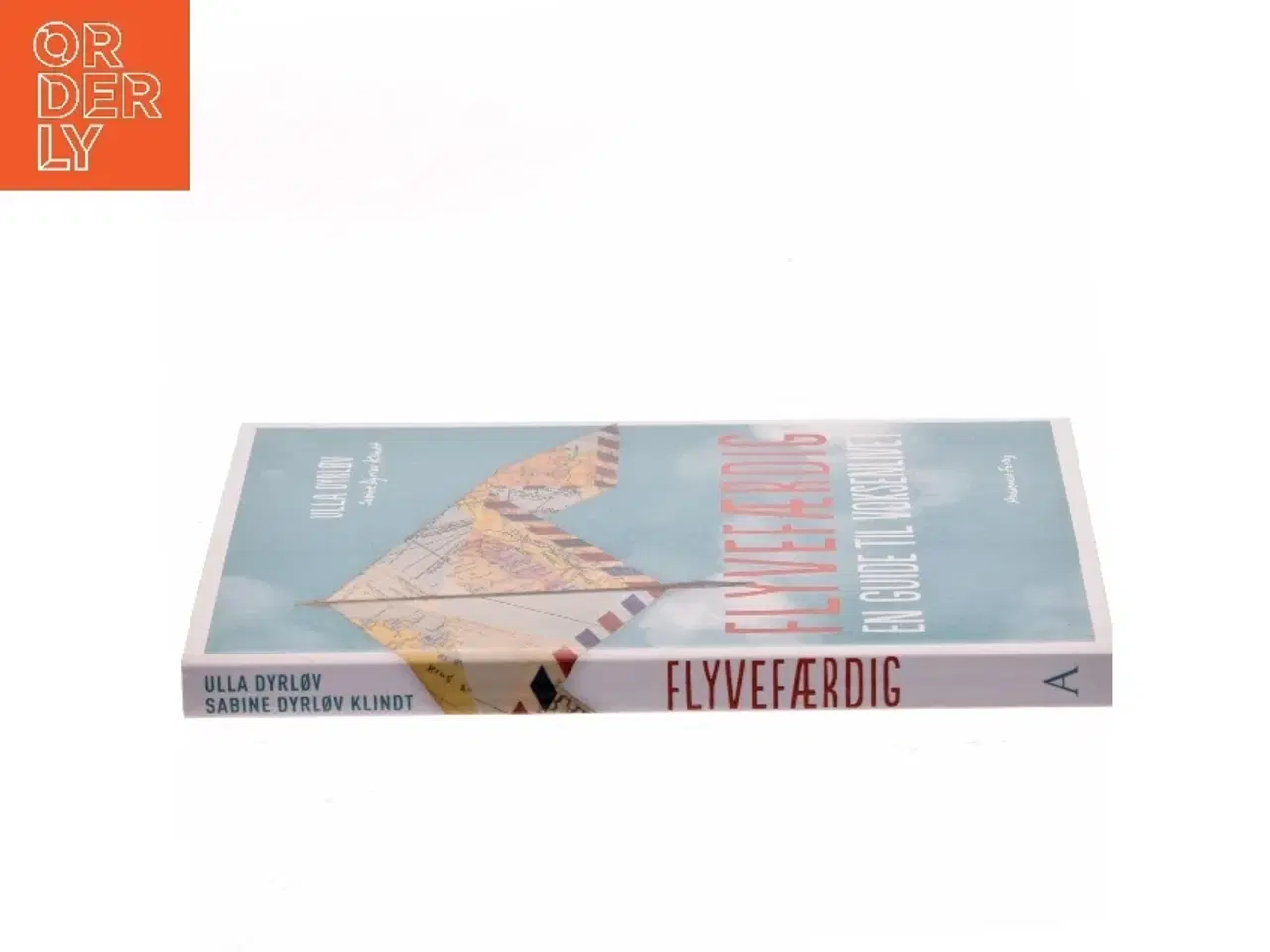Billede 2 - Flyvefærdig : en guide til voksenlivet af Ulla Dyrløv (Bog)