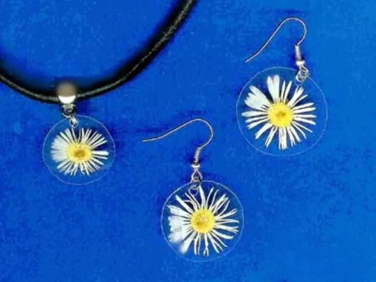 Billede 8 - Øreringe / ørestikker / øreclips med bellis blomst