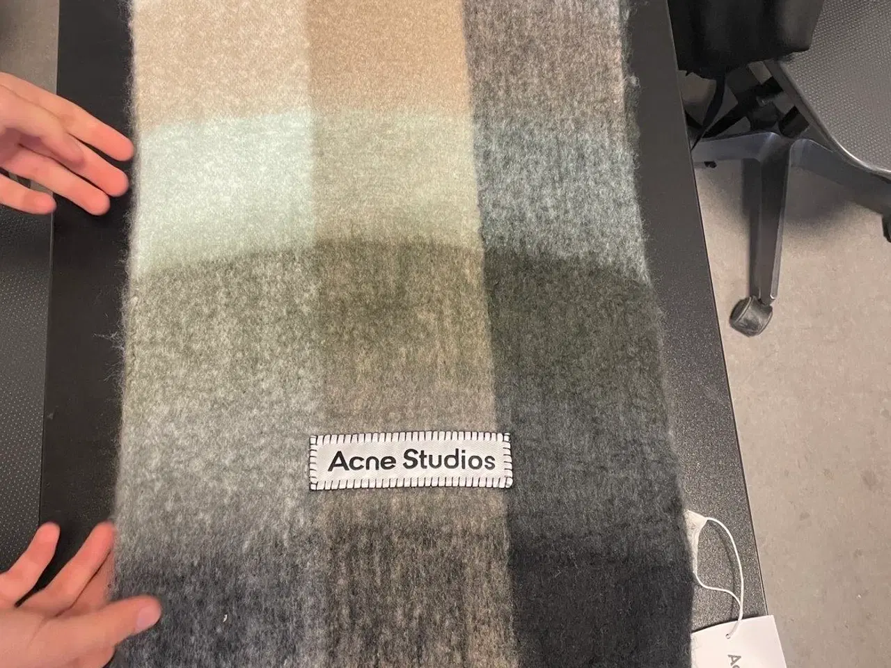Billede 3 - Acne studios halstørklæde i mohairuld