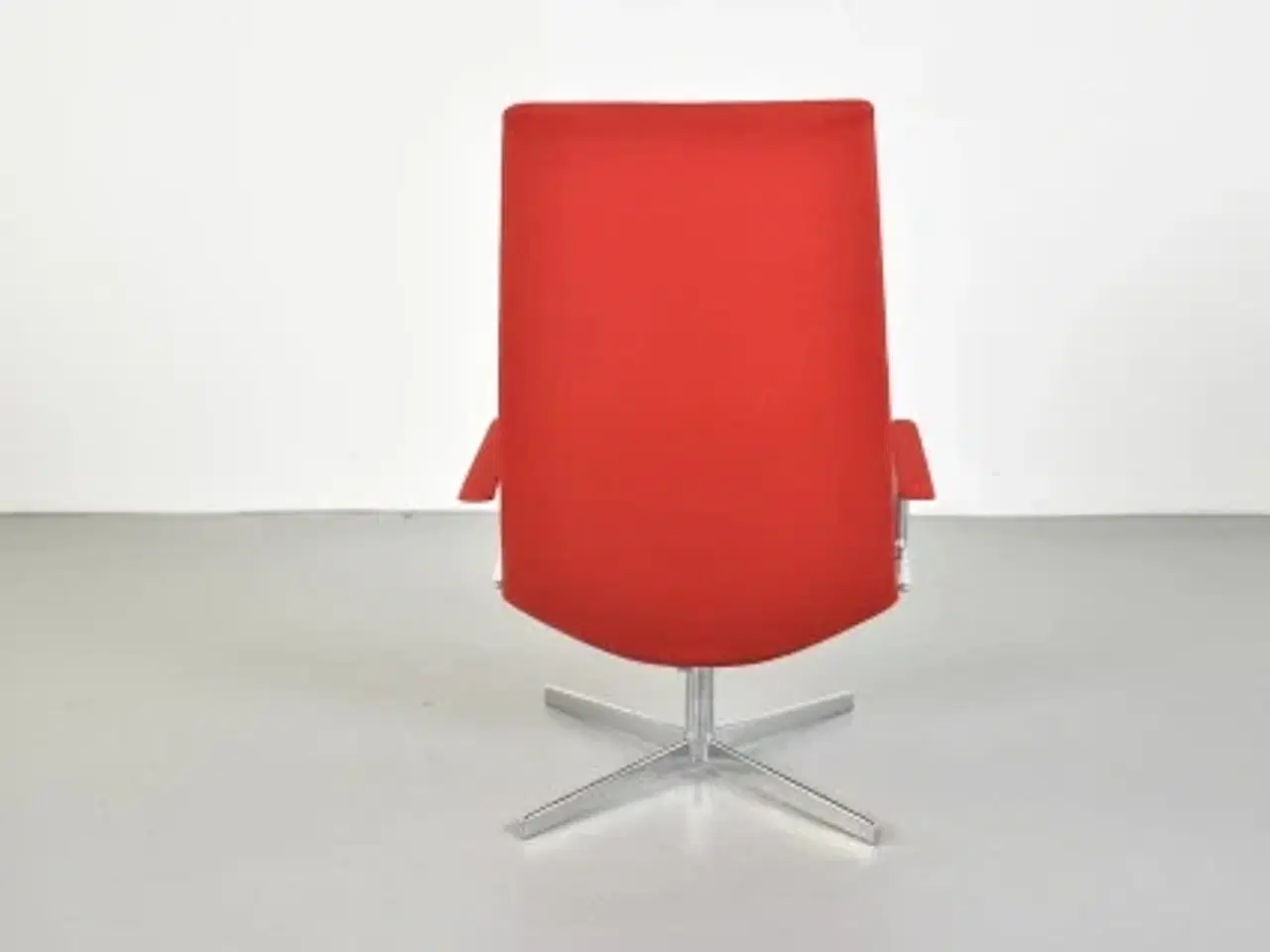 Billede 4 - Arper loungestol i rød med armlæn og krom stel