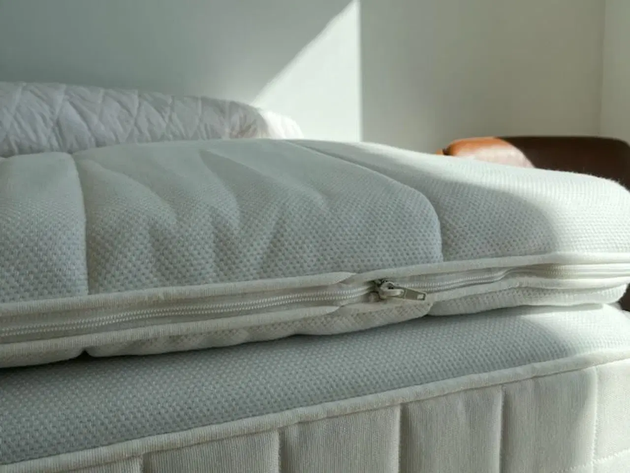 Billede 2 - Velholdt Espevär kontinentalseng 90 cm 