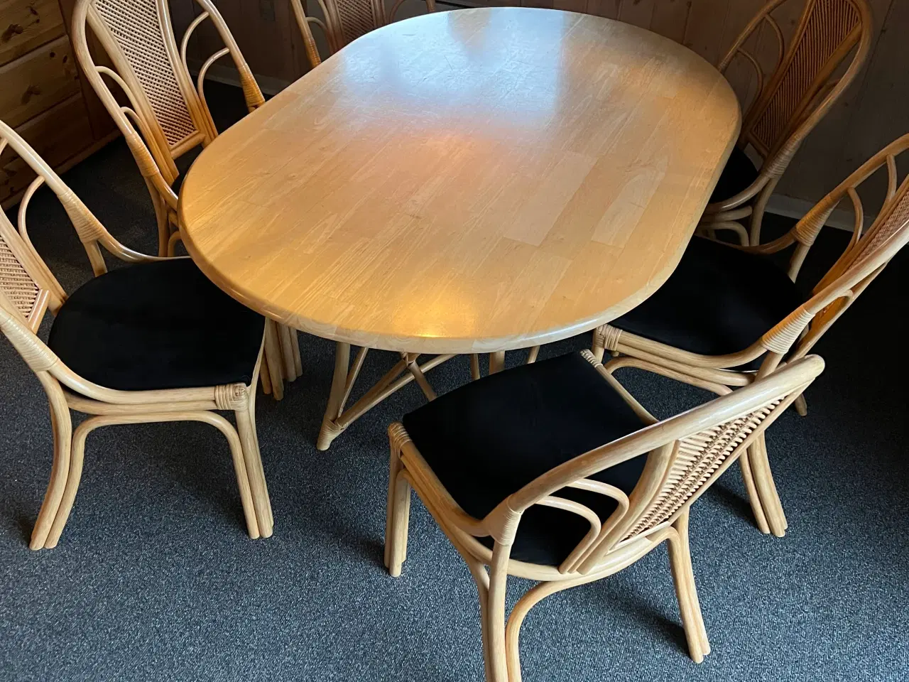 Billede 1 - Flot spisebord inkl 6 stole