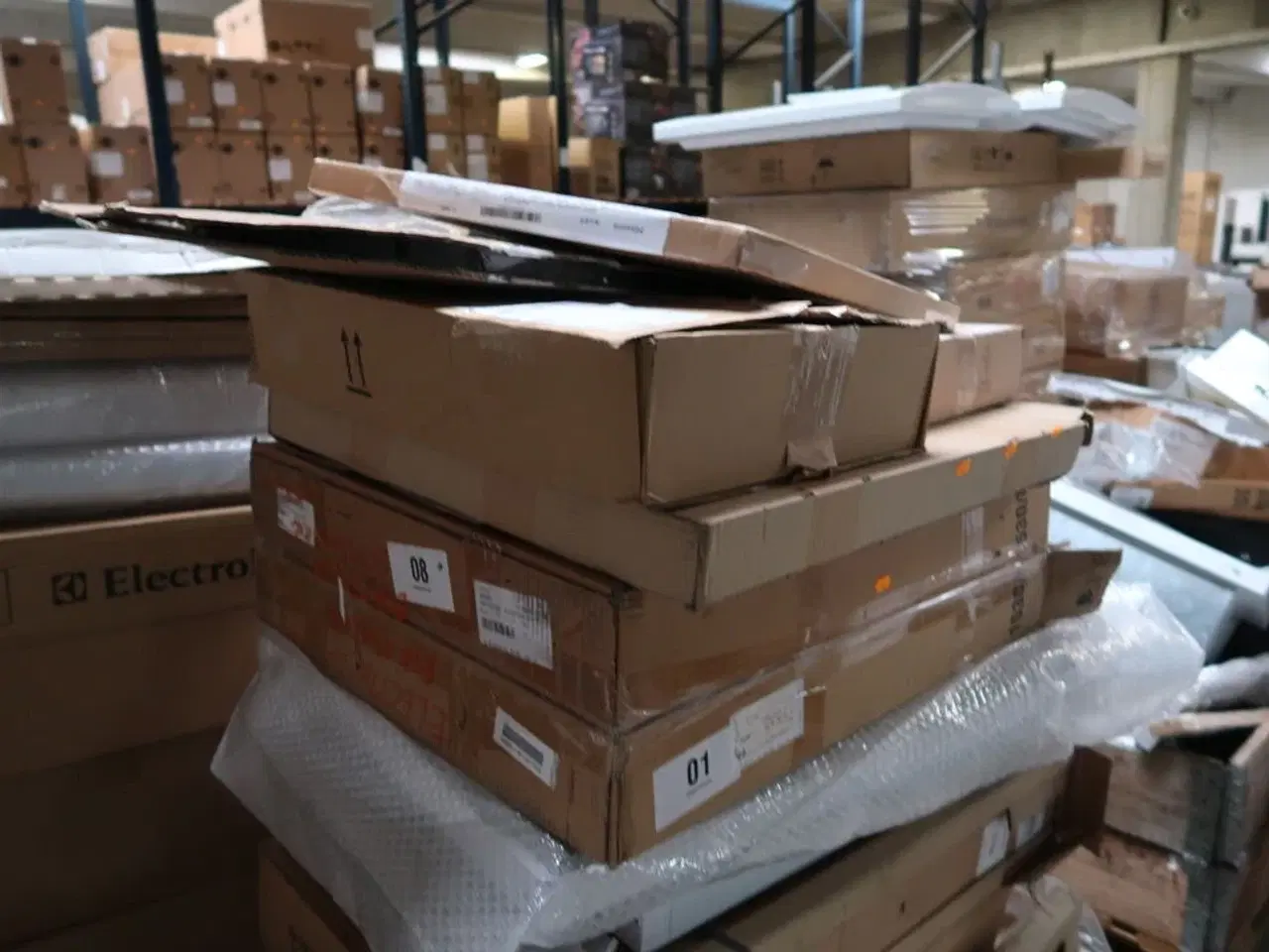 Billede 7 - Palle med div. Reservedele bl.a. køleskabsdøre m.m.