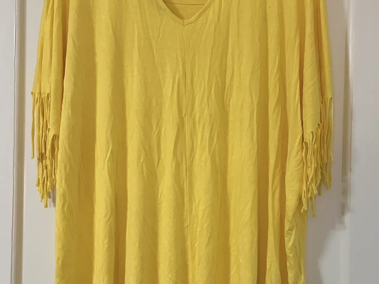 Billede 3 - Smuk top m frynser findes i gul og pink