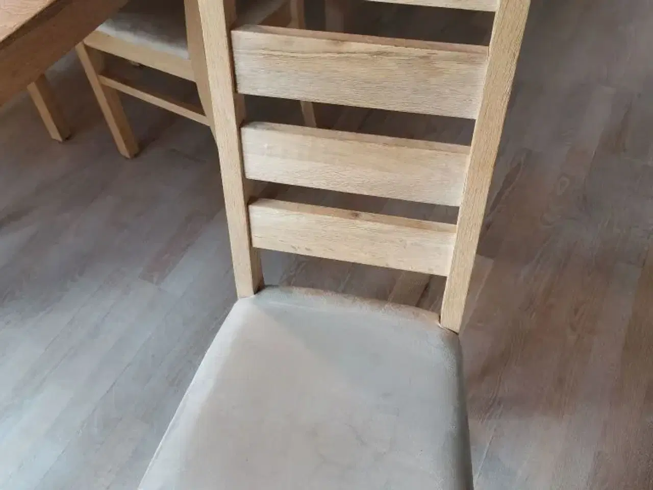 Billede 4 - Egetræsbord og stole