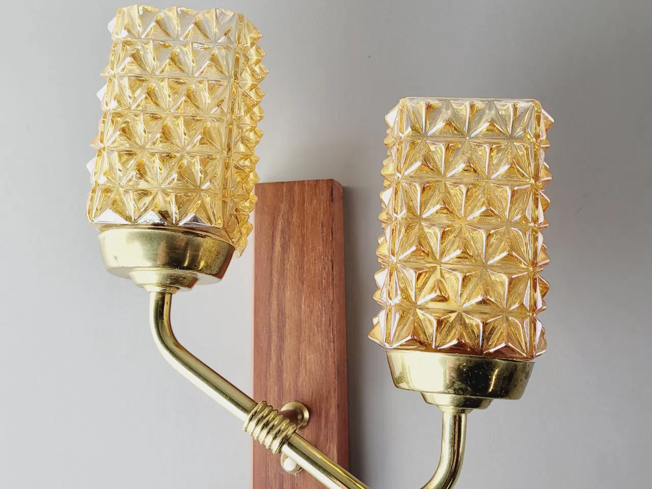Billede 3 - ⭐️- Smuk retro væglampe i teak, messing og glas
