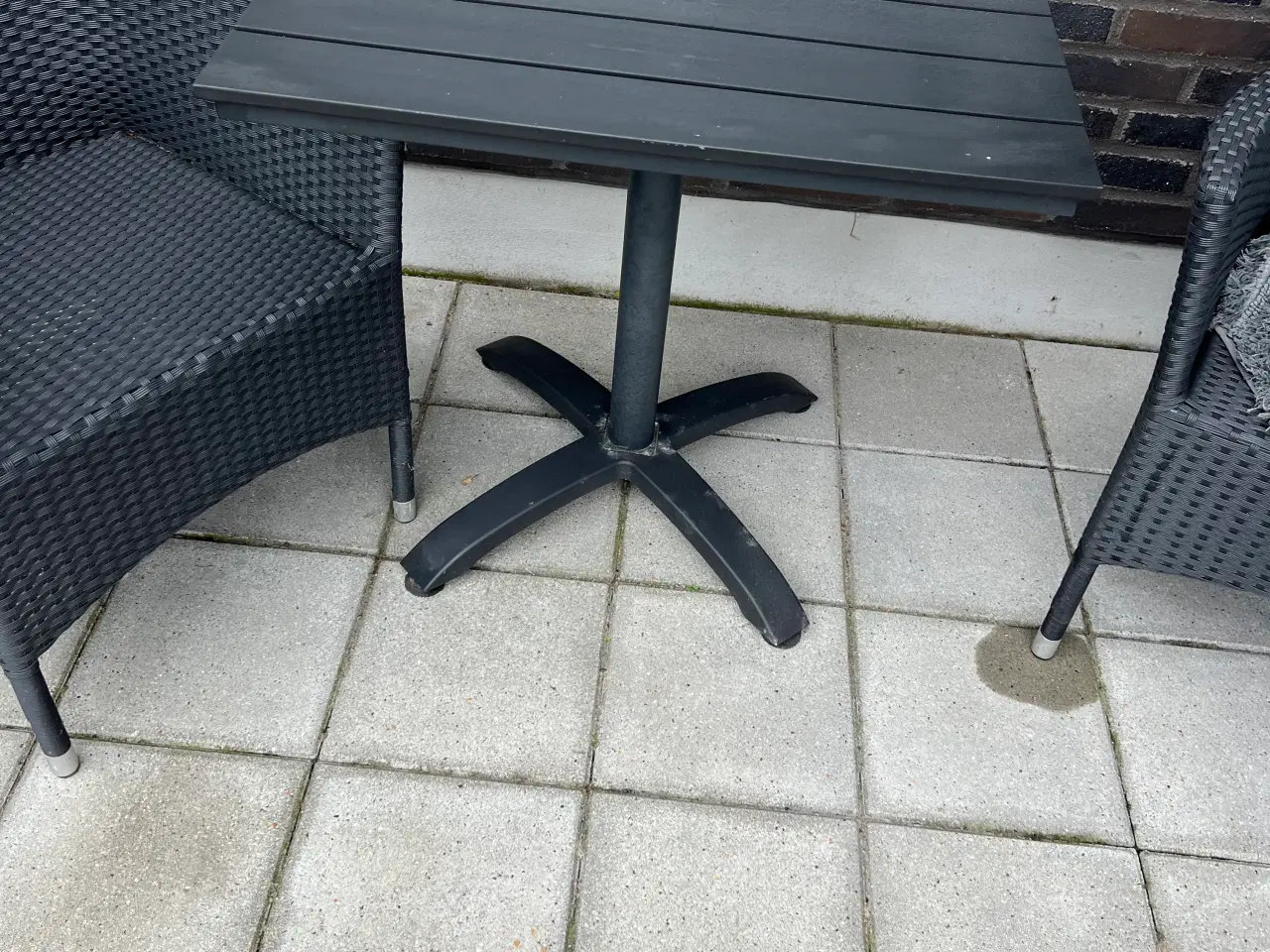 Billede 1 - havebord . nonwood træ .70x70. høj 72cm 150kr