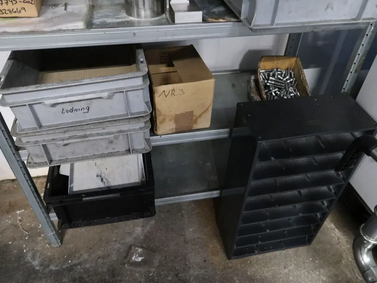 Billede 7 - Reol med div. Specialværktøj