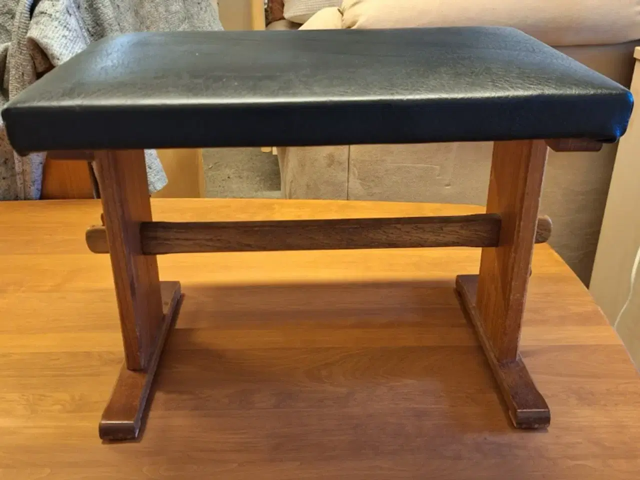 Billede 1 - teak træs skammel med læder betræk