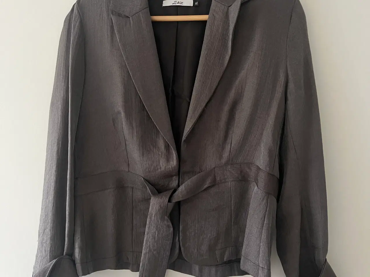 Billede 2 - Jakke & Nederdel