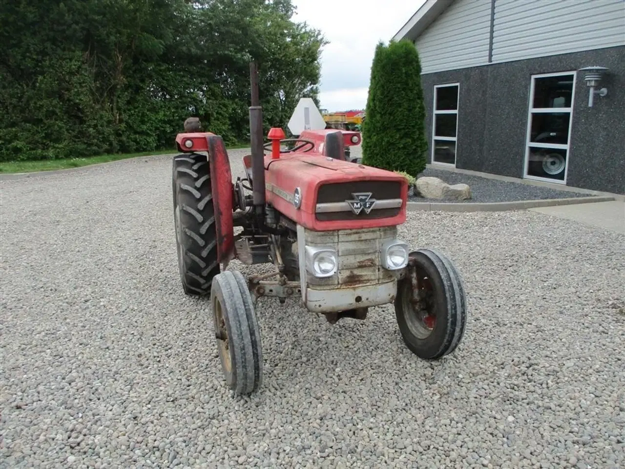 Billede 18 - Massey Ferguson 135 Sjælden Benzin MF135. Den starter og går godt