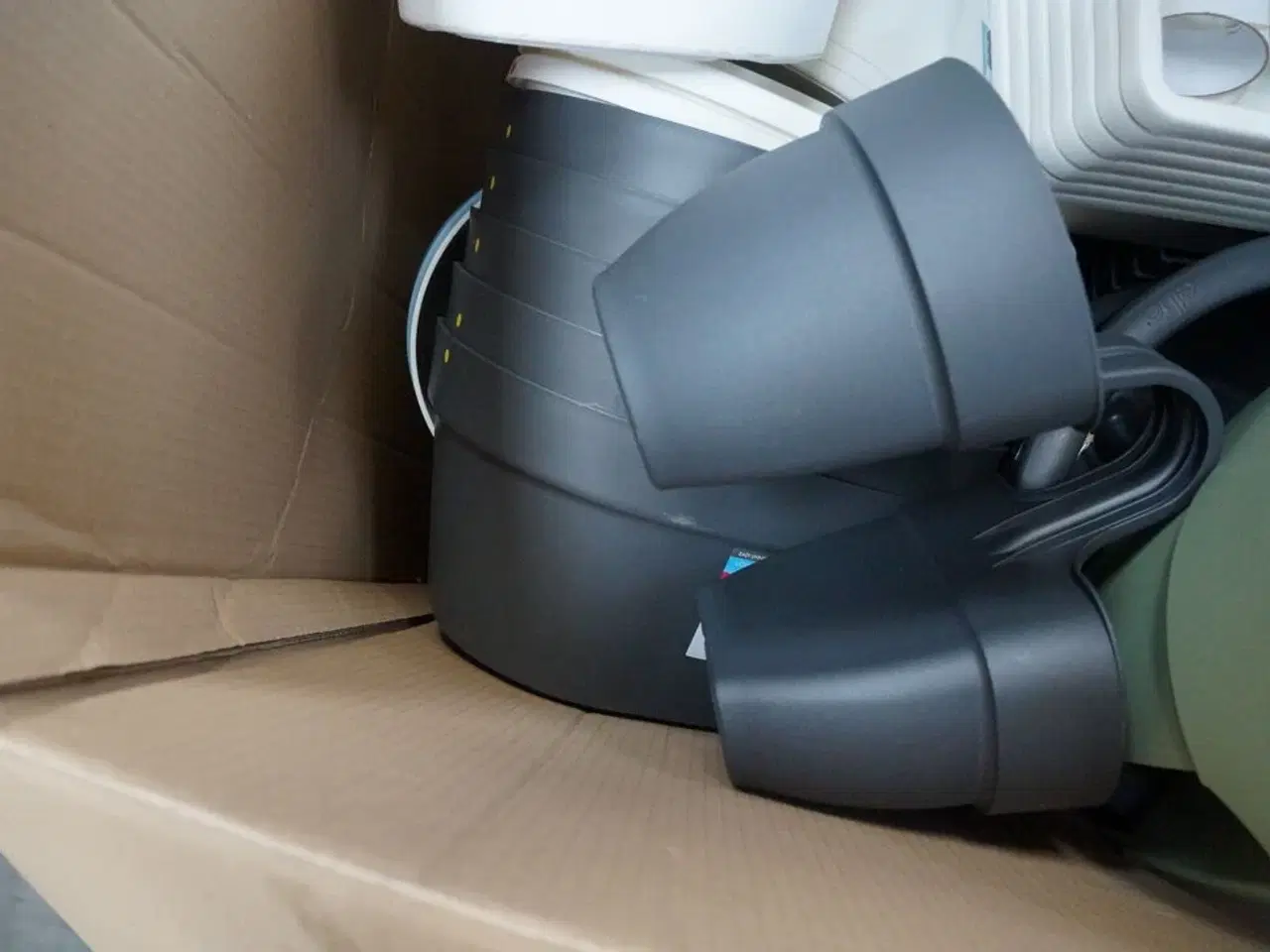 Billede 5 - Palle med diverse plasticpotter