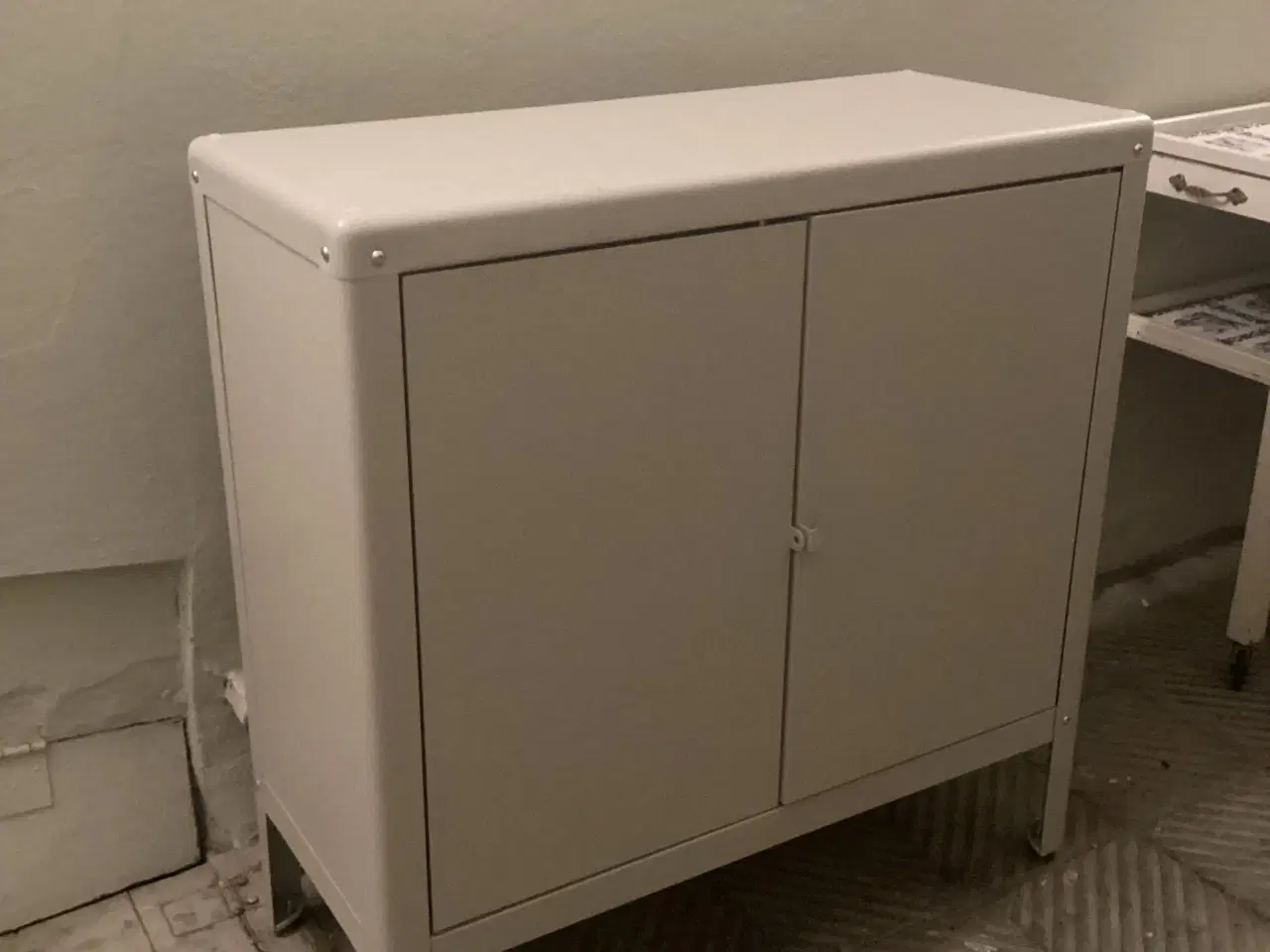 Billede 3 - Kolbjörn ikea metalskab