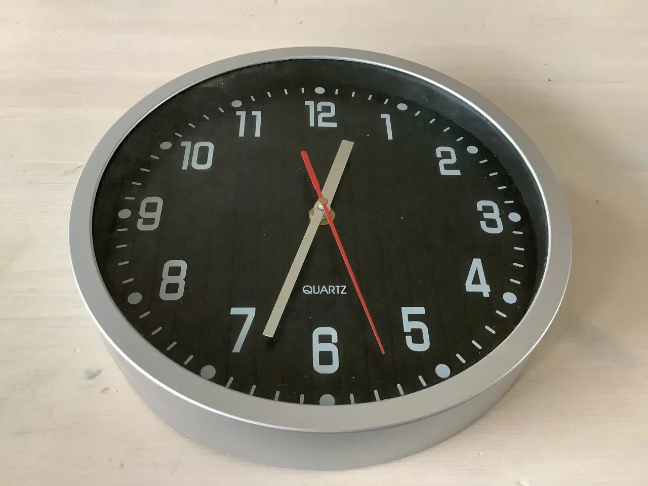 Billede 2 - Quartz vægur 25 i diameter 