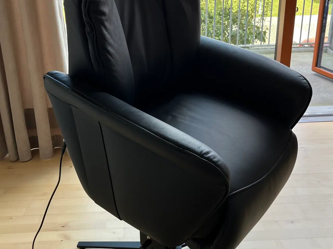 Billede 4 - Ny lænestol i sort læder/fjernbetjent indstilling