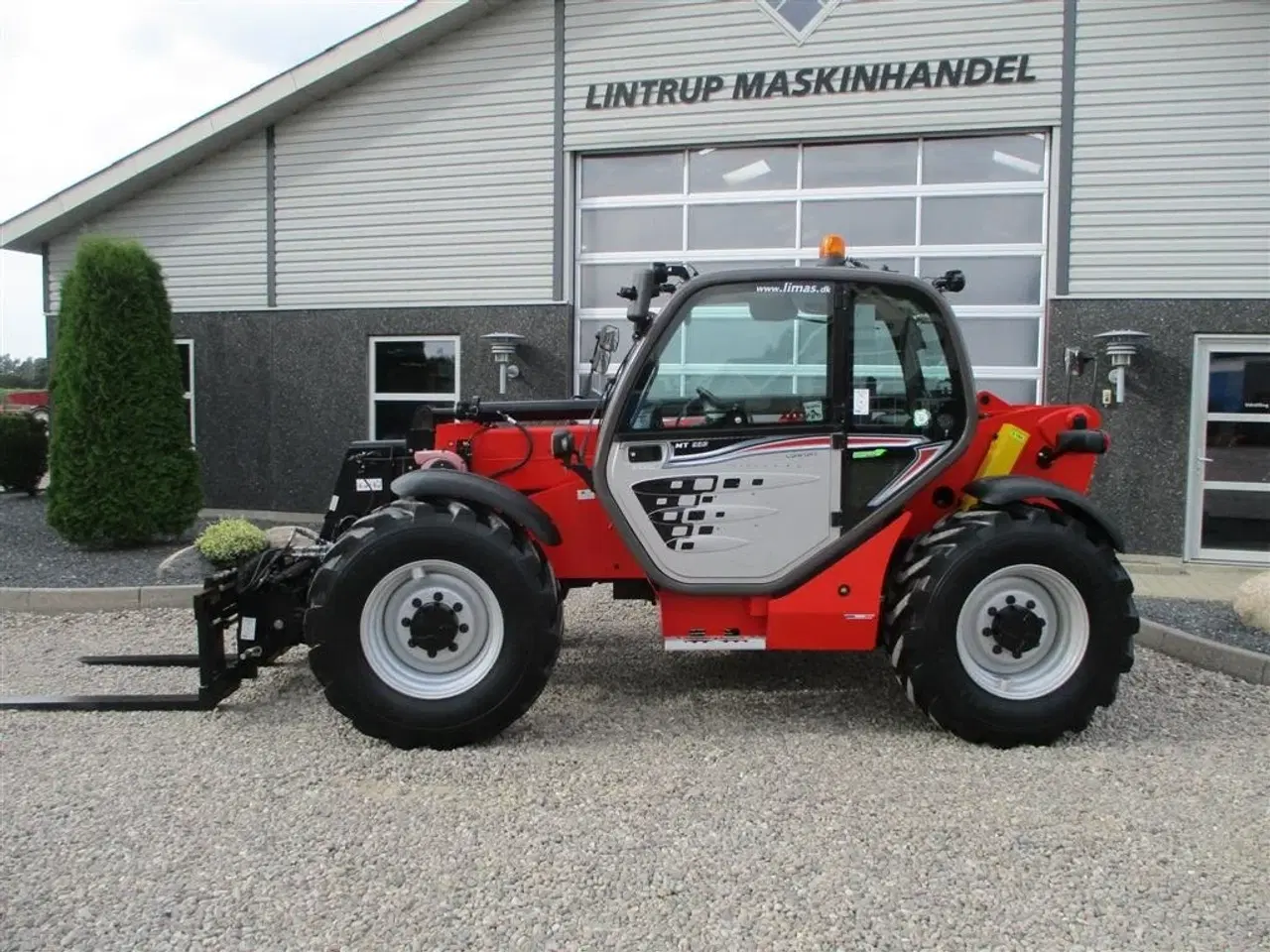 Billede 9 - Manitou MT932 Comfort Dansk maskine, med hydrauliske pallegafler.