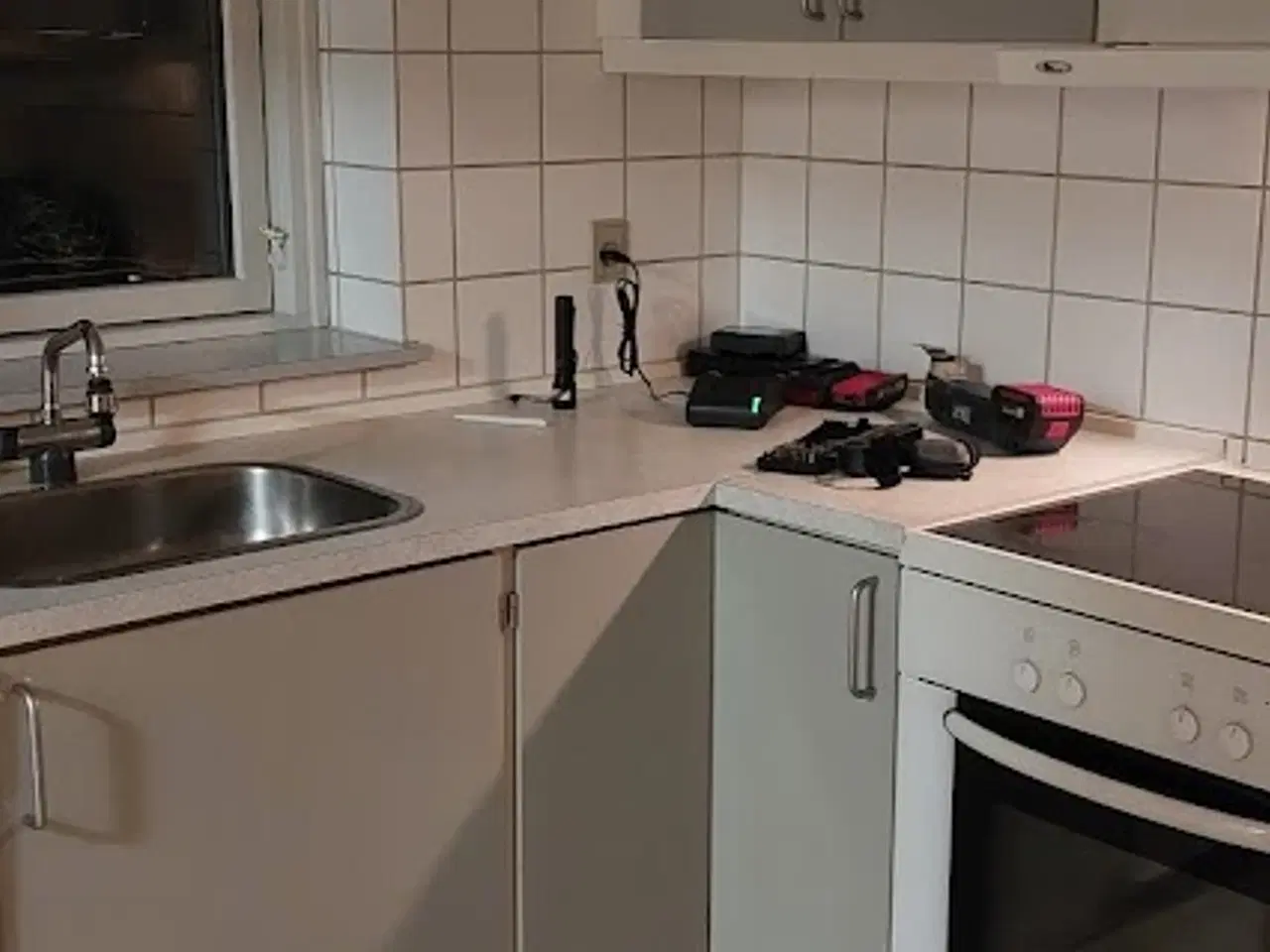 Billede 1 - Komplet køkken med komfur og emhætte