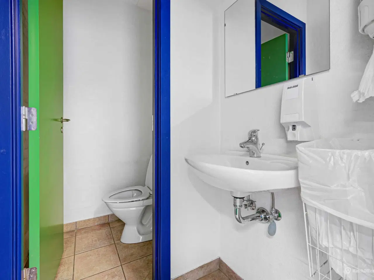 Billede 29 - Højloftet lagerlejemål med gode logistikforhold