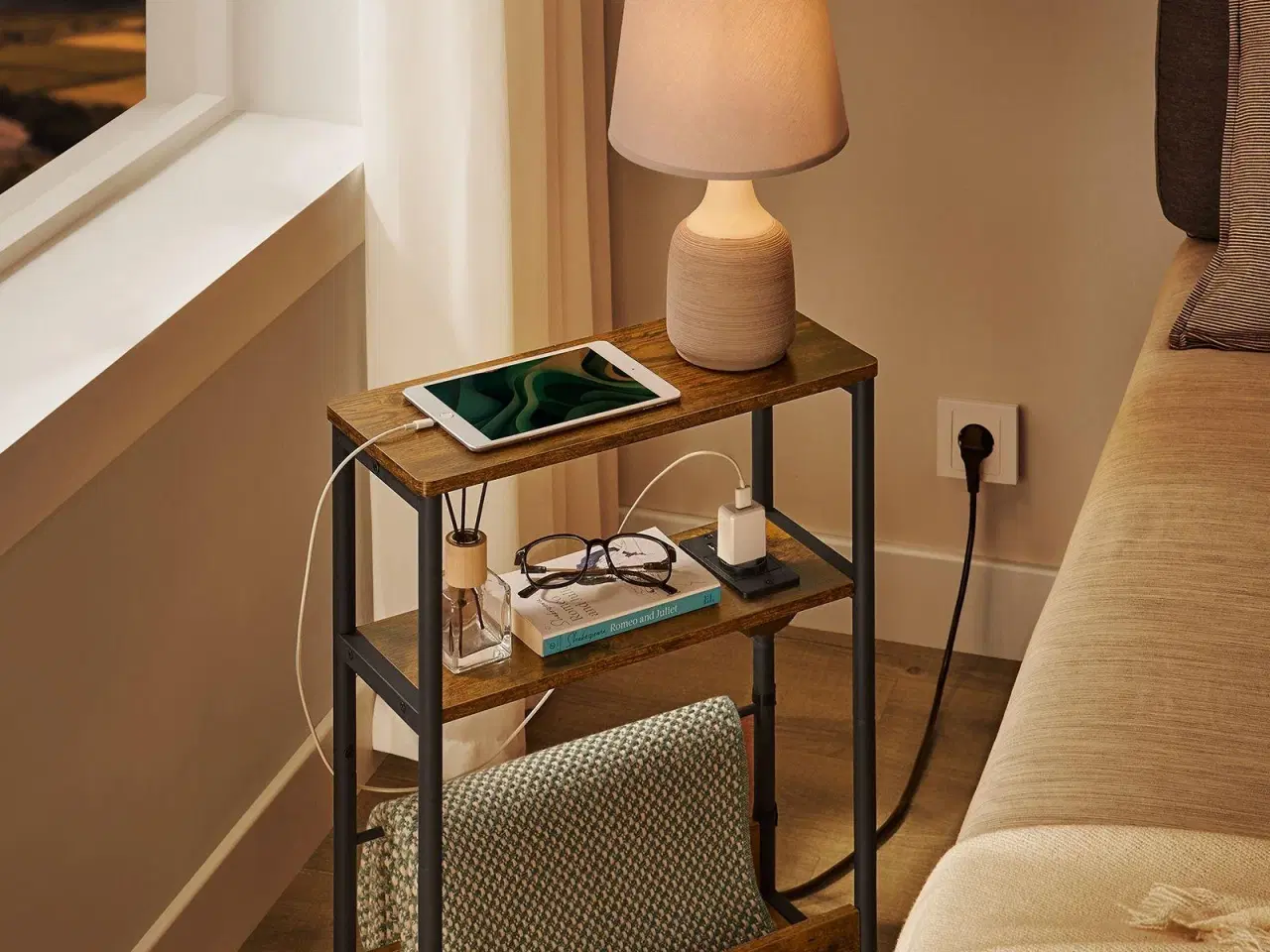 Billede 3 - Sidebord med strømudtag slim 3-etagers, tidløst rustikt brun/sort