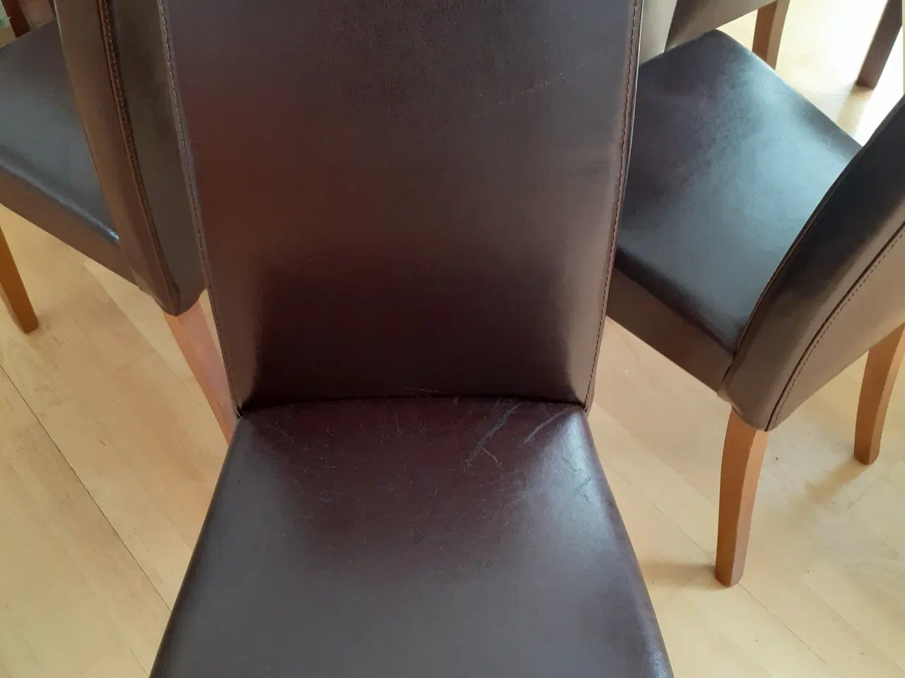 Billede 5 - Samlet pris! 6 stk. spisebordsstole i brunt læder.
