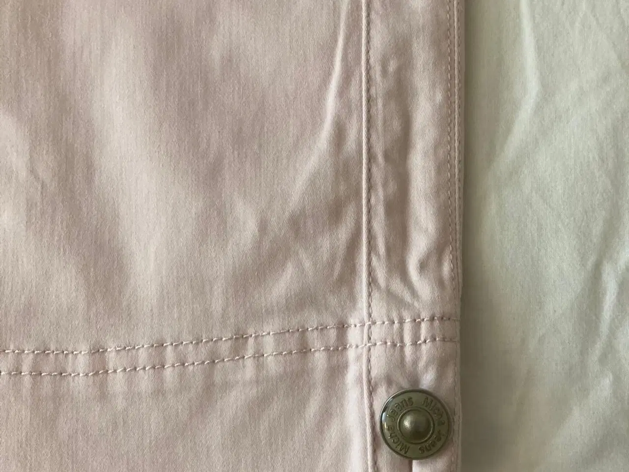 Billede 6 - Rosa-farvede Capri-shorts (3/4 lange) str 44