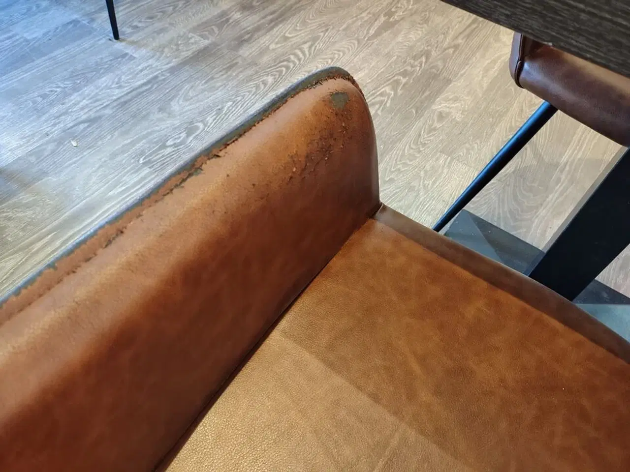 Billede 3 - To caféborde med fire stole