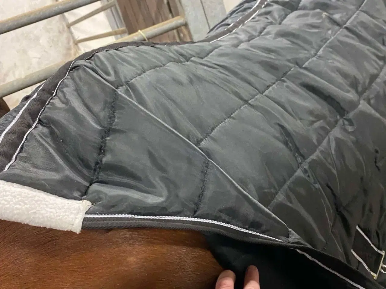 Billede 4 - Stald dækken str 105