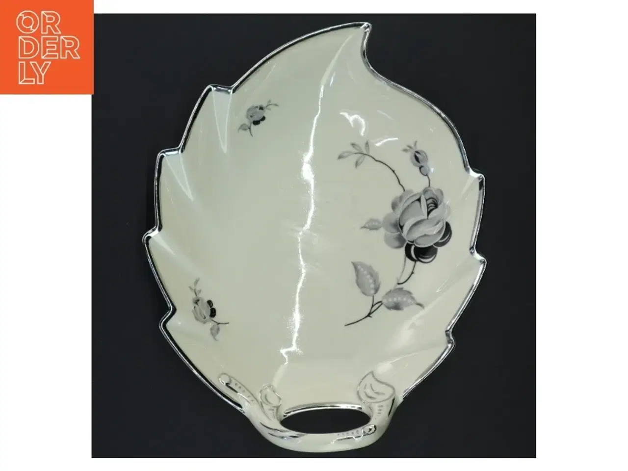 Billede 3 - 3 fade Sort Rose fra fra Kjøbenshavn Porcellains fabrik (str. 25 x 27 x 3 cm og 24 x 20 x 8 cm)