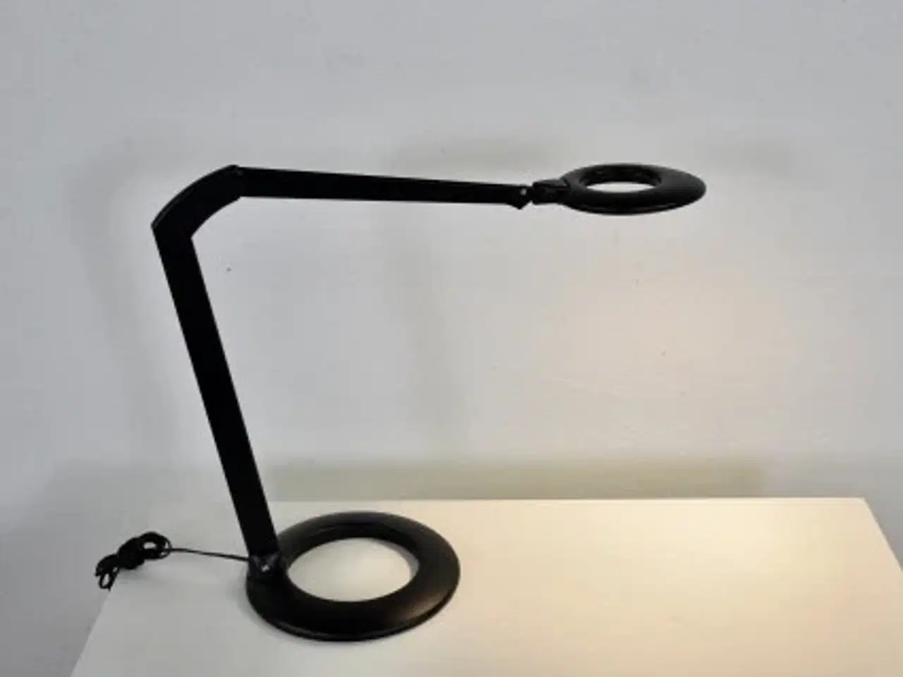 Billede 3 - Luxo ovelo sort bordlampe med fod