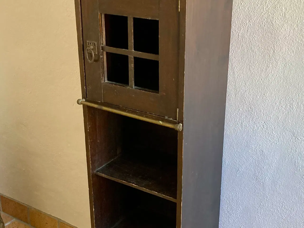 Billede 7 - 60’er fyrretræs reol / skab med 3 hylder og låge
