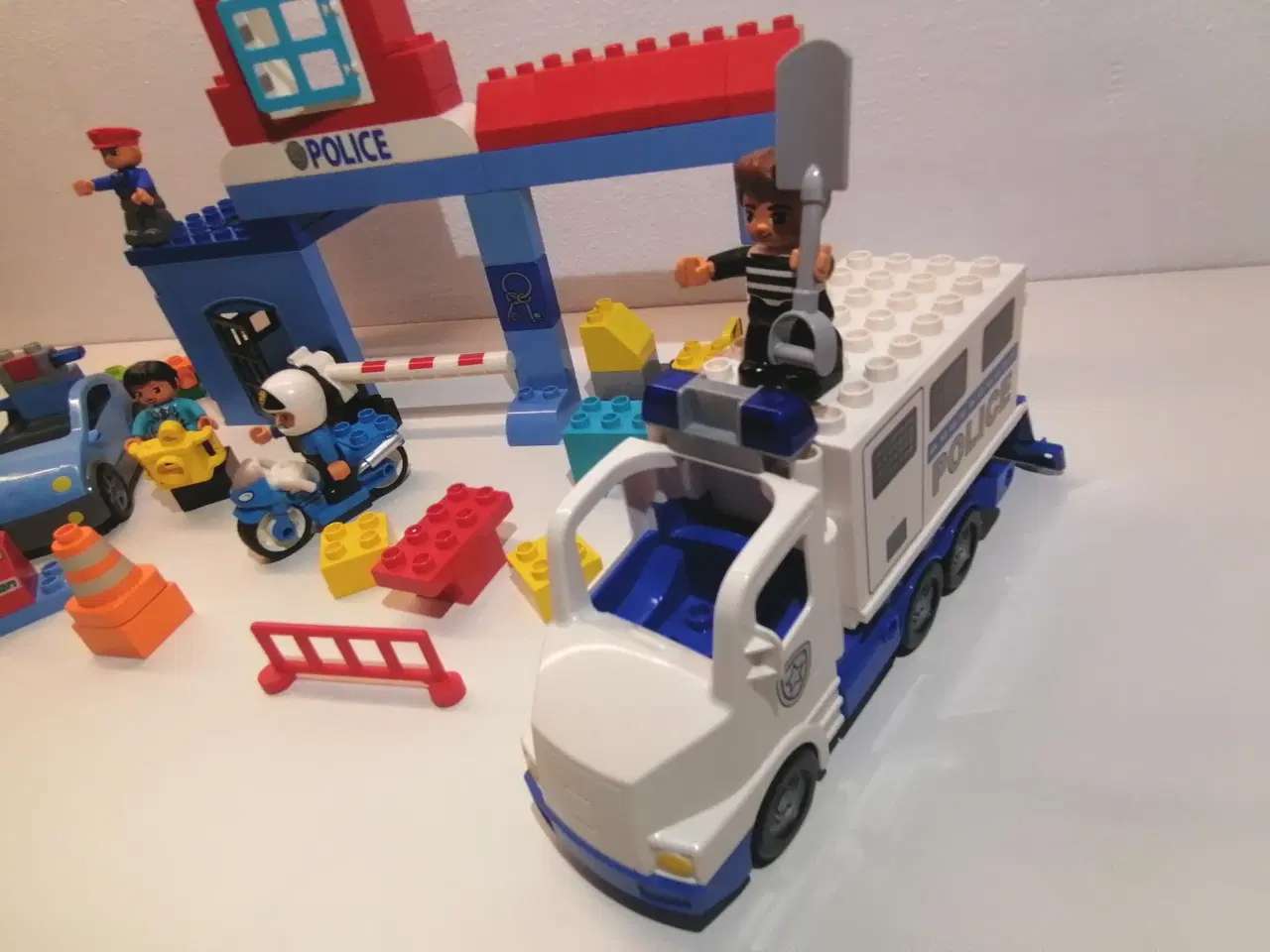 Billede 2 - Duplo Politi, Fangetransport og andet