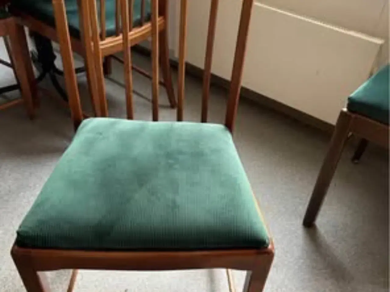 Billede 4 - Perfekt hjemme bar samt borde og stole 