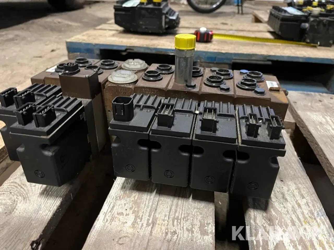 Billede 5 - Ventilblok 6 ventiler Danfoss PVG 32 12 volt