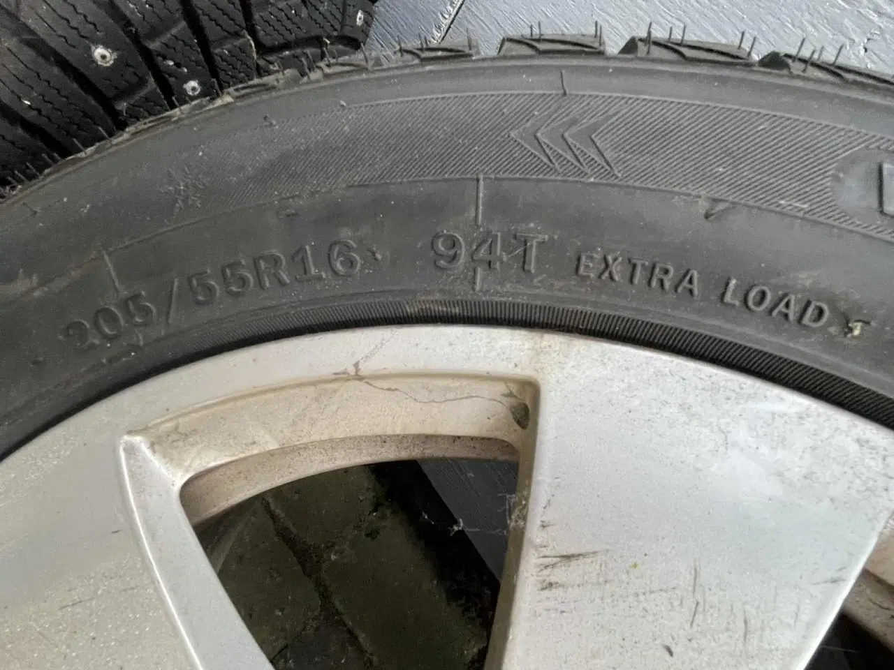 Billede 9 - Alufælge til Mercedes monteret med pigdæk