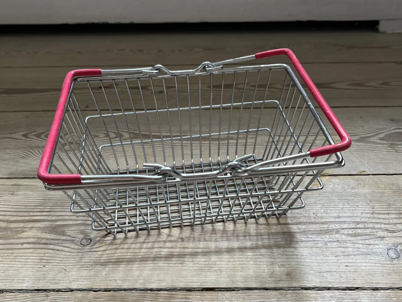 Billede 3 - Lille indkøbskurv i metal