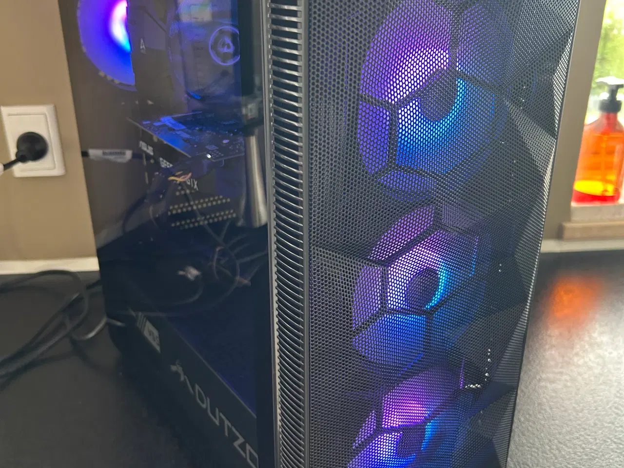 Billede 1 - Fed RGB gamer pc 