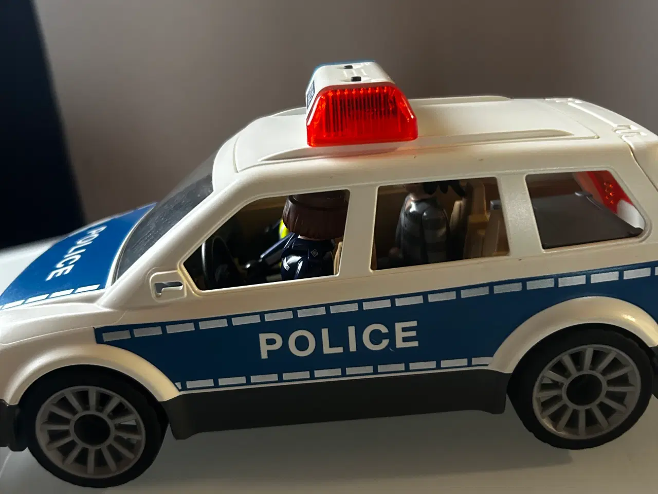 Billede 5 - Playmobil politibil med figurer