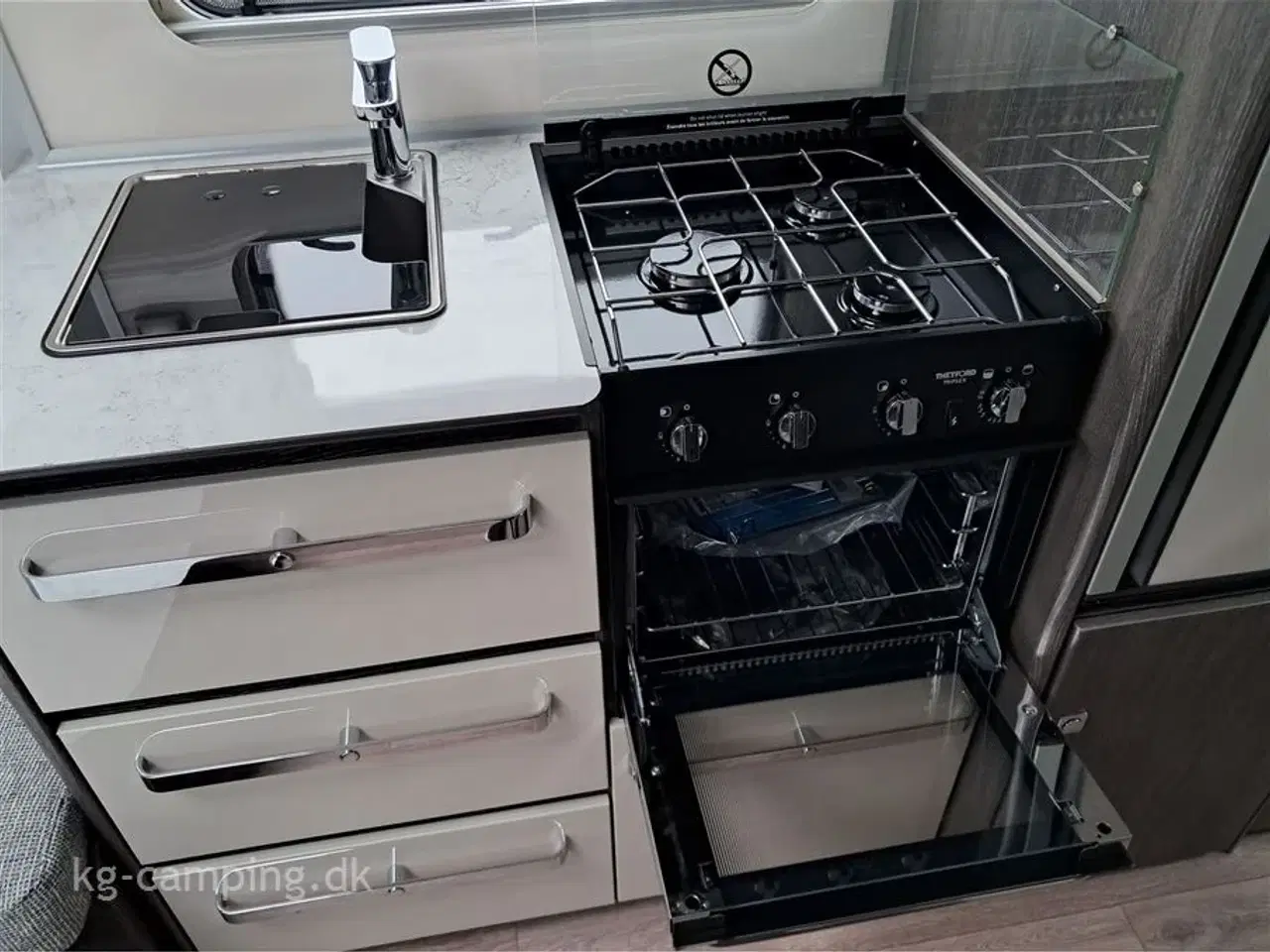 Billede 9 - 2024 - Fendt Diamant 560 SGW   Enkeltsenge med udtræk samt ende rundsiddegruppe - Nu med ALDE centralvarme og vandbåren gulvvarme.