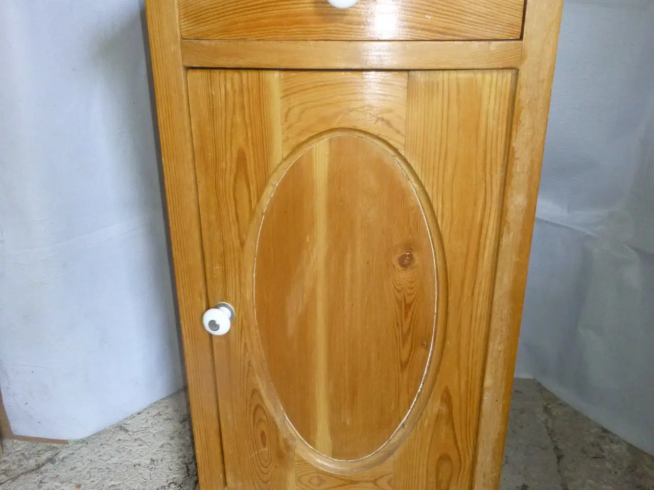 Billede 1 - Lille servanteskab med marmorplade