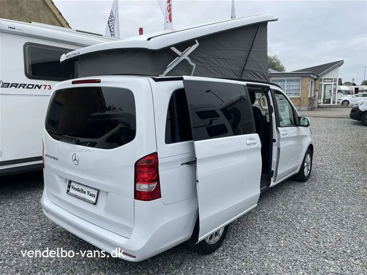 Billede 2 - 2022 - Mercedes Marcopolo / Viano V220   4 sovepladser - 5 S. selepladser nem og handy camper - bemærk det lave km tal